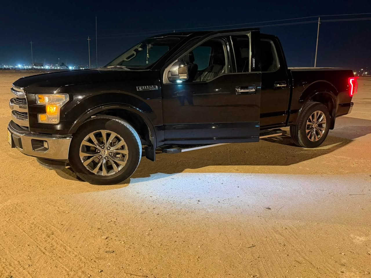 السلام عليكم فورت f150 خليجي فول
مواصفات 
سياره مكفوله 
بصمه 
رادار 
كامره خلفيه 
حساسات 
شاشه  المس 
كشنات كهرباء +تتفئه وتبريد 
تحكم ستيرن 
تتفه وتبريد 
مريات شفط 
مضومه زنون
باب طويل بدي قصير  
رقم بغداد مشروع وطني تحويل ثاني يوم وين مايعجبك سنويه جديده ورقم جديد سعر 220 وبيه مجال 📲***********
