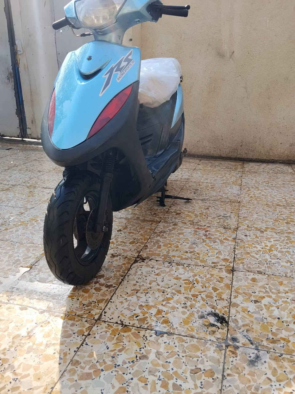 السلام عليكم دراجه ماكس للبيع مفتوحه كل شي شغال بيه ما عدا السلف عوزه شخاطه والسعر 450
***********
