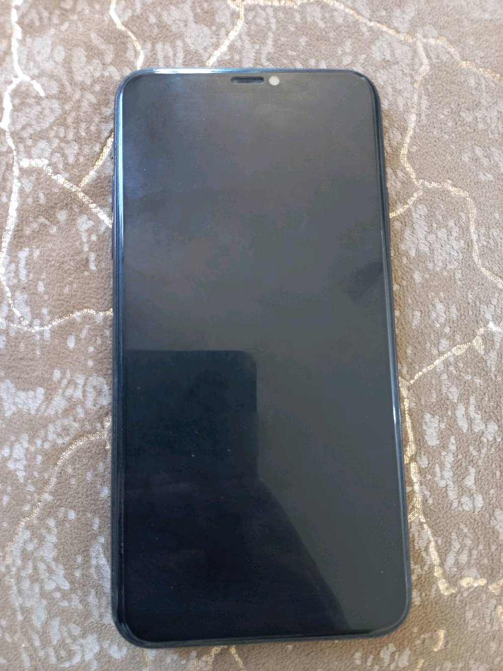 ايفون 11 برو ماكس _نظافه 90%
مبدل بطارية بس شرط  وكاله نسبة البطارية الان. 100%
كامل مع ملحقاته كارتونه
ذاكرة 256GB 
السعر 425 بي مجال لشراي 
رقم الهاتف ***********