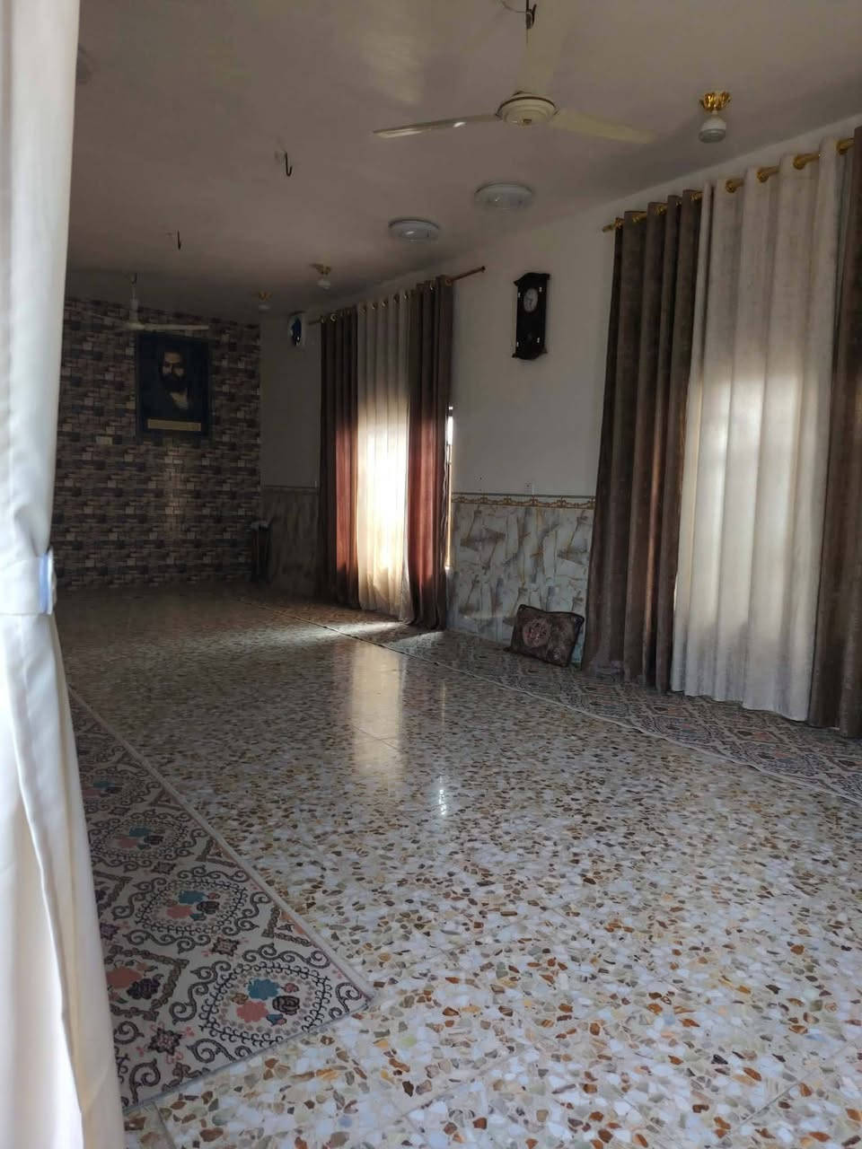 بيت للبيع المساحه 400متر
متكون من غرفتين نوم-هول -ستقبال-مطبخ -صحيات داخليه و خارجيه
الموقع/قرب شريفه بت الحسن 
لاستفسار تصال عله رقم ***********
السعر 125
