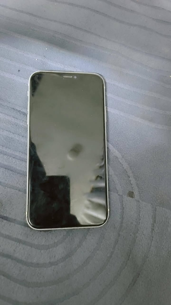 السلام عليكم عندي ايفونات للبيع
1/ايفون 8بلاس ذاكره 64المباي نضافه80/سعر150

2/ايفون XR المباي طافي تاخذه أدوات سعره 50
