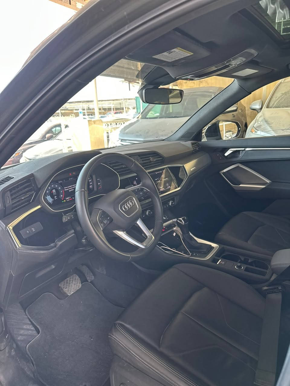 Audi Q3 موديل 2025
فول فول مواصفات بانورامه شاشه كبير كيجات ديجيتال الكتروني 

لون السيارة كلش حلو، سمنتي🩶

السيارة ماشية ٣٠٠٠ ميل 

3قطع صبغ بدون دواخل بدون ارباك 

السيارة رقم كاتي بشرط ترقيم دهوك / أربيل / السليمانية.

السعر سيارة 159 ورقه بية مجال

مكان سياره📍ئاكري عقرة
رقم تلفون واتساب ***********
