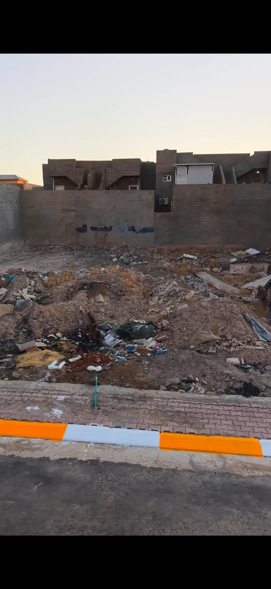 قطعه ارض للبيع 🏠
بموقع ممتاز – تكريت القادسية حي الضباط 

📍 الموقع: منطقه حي الضباط قرب جامع الغفران 
📐 المساحة : 600 م (24x25)

⭕️ملاحظة : تباع منها 200 متر الواجهه 8 النزال 25

مواصفات القطعة :
🔹  شارع 12 
🔹 مكان هادئه جدا 
🔹قرب المدارس 
🔹 قرب جامع 
🔹 الشارع تبليط + مجاري + ارصفه 

الاتصال على الارقام التالية :
📞 ***********
📞 ***********
رابط الانستكرام :
‏https://www.instagram.com/al.sardam?igsh=Z2dsN2IwcHJtOXZr&utm_source=qr

رابط الواتساب :

https://chat.whatsapp.com/FqD6IOEU2o18w21VzbEKCb?s=cl&p=i&ilr=4&amv=2
