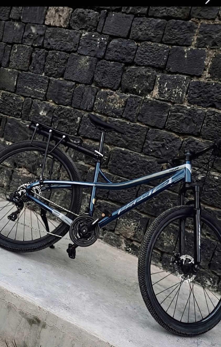 للبيع دراجة هوائية جبلي،  الماني🇩🇪 .حجم29. من شركة BIKESTAR ابحث بنفسك وشوف مواصفاته بعد مكينة من شركة شيمونة اصلي، الدراجة الامنيوم بالكامل حتئ سيباية.طبعاً السيباية ولرجل اني ضفتهم اله، مستخدم سبوع واحد كلش جديد وكامل مابي اي نقص واني جبت جديد كسر فلين ، رقم  تواصل *********** بي واتساب.
