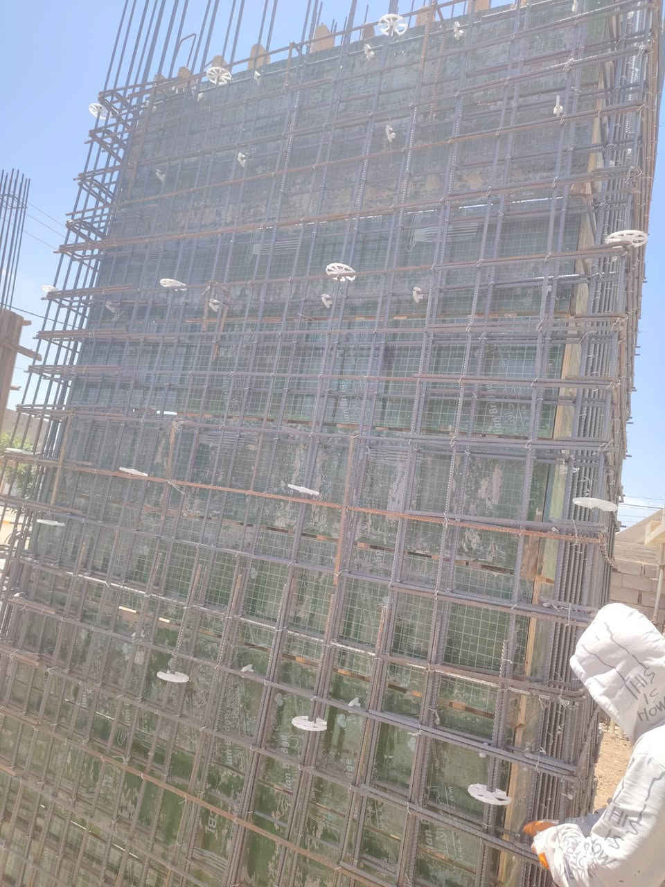 سلام عليكم جزء من اعمالنه نشتغل حسب مخططات البنايه عمل هندسي استلام مهندس عمل كافه أعمال حداده ديالئ بعقوبه ***********
