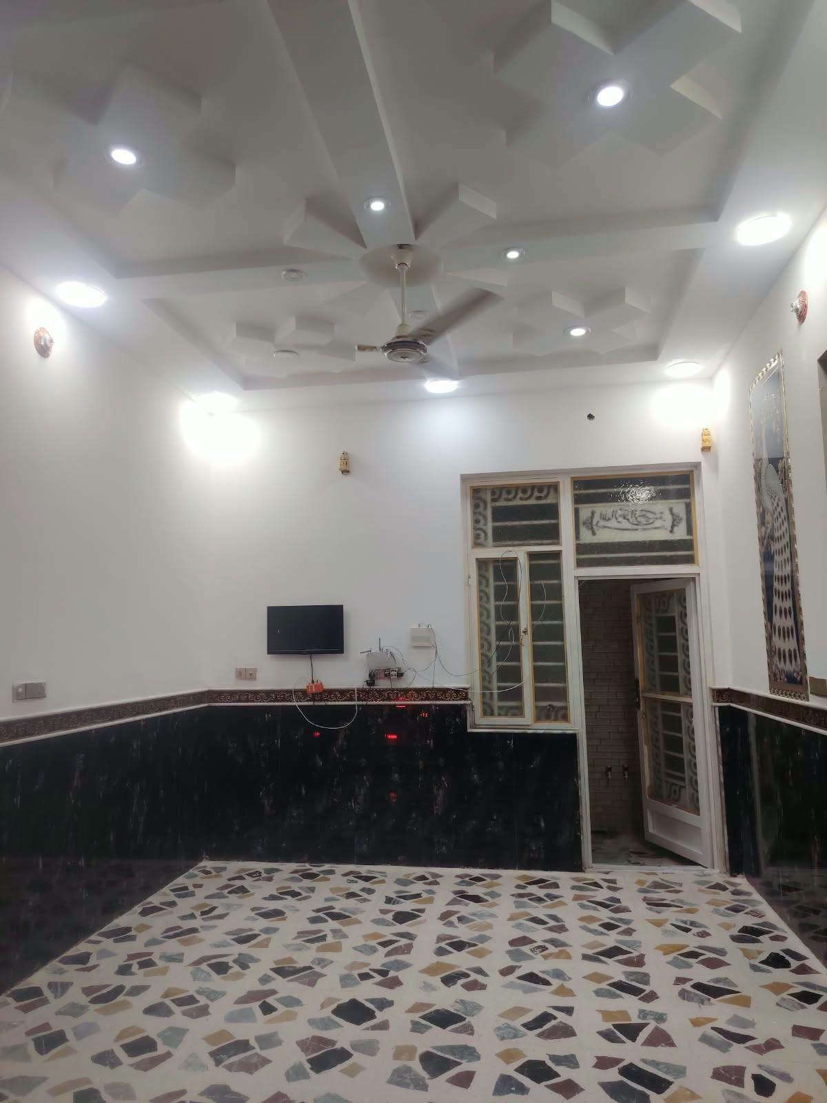 بسم الله توكلنا على الله
دار للبيع مساحه 200 متر طابو صرف طابق واحد بناء حديث سنه البناء2024طابوك وصب كونكريت
 الاستقبال 4×7
غرفتين 5×4
مطبخ 6×5 حار وبارد
صاله كبيره
صحيات داخليه 
مناور 
كراج سياره 
 يحتوي على محل
العنوان حي الصحفيين بظهر الاربع سايدات الفاصل بين الصحفيين والمستشفى البناني 
 الاستفسار 
***********
***********
