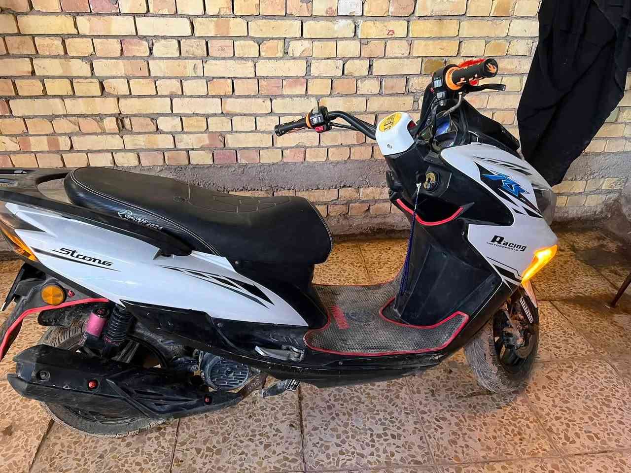 دراجه سترونك البيع جديد حاويها ستخدام قليل كيج شغال اشاير شغالها دبل اشاره شغال اي نقص مابيها مكان بابل ثوره يم جسر الثوره رقم ***********  سعر ٦٥٠ وبيها مجال
