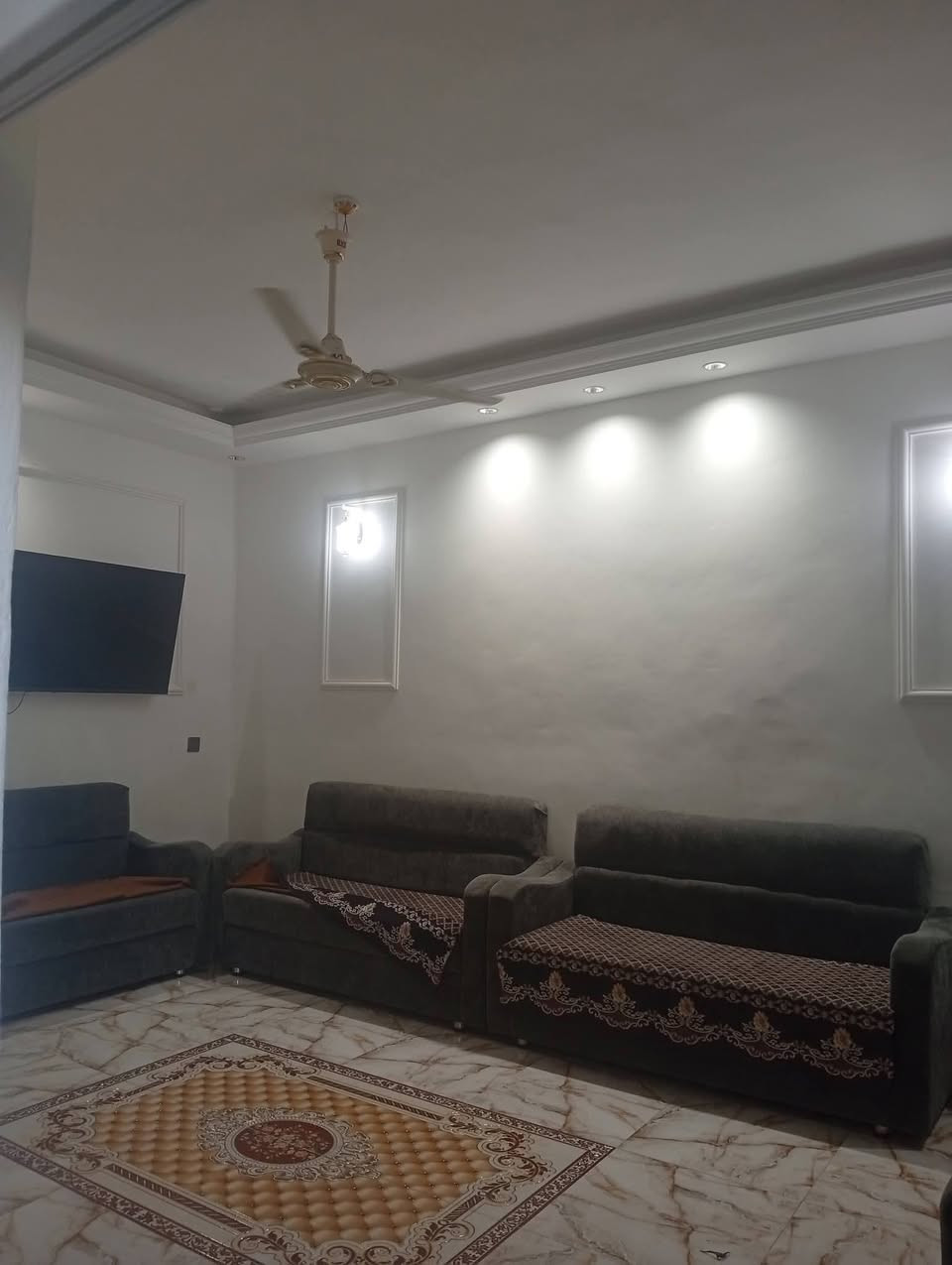 🏡 دار للبيع 
📍الموقع : بهرز ـ حي القادسية ـ قرب اسواق صباح الدليمي 
📐 المساحة : 150م الوجه 7.5 
🧾 زراعي سند 25 
✅ يتكون الدار من طابقين 
1️⃣ گراج كبير ، أستقبال ، مطبخ ، صالة ، غرفتي نوم 
دورتي مياه
2️⃣ 3 غرف نوم ، صالة ، دورة مياه ، بيتونة 

✅ خدمات كاملة( ماء ،مجاري، كهرباء، شارع تبليط ) 

للأستفسار : ***********
