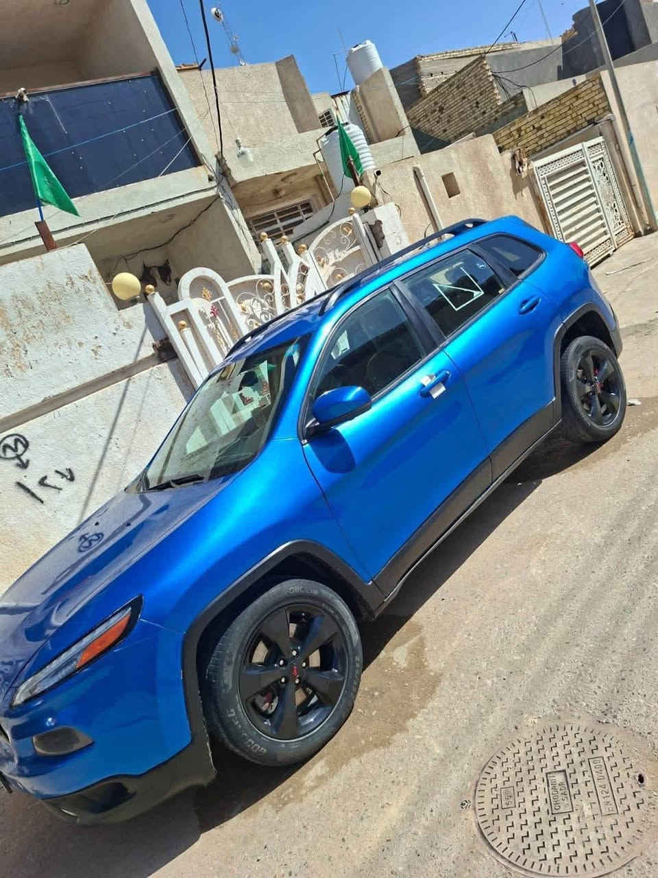 سلام عليكم
جيب بزون موديل 2018 بيه قطعتين ضربه فقط

مواصفات سياره فول عده البنراما 

بصمه 

بصمه تشغيل 

تشغيل عن بعد 

كشنات جلد 

كشن كهرباءي

شاشه كبيره 

سايد بريك دكمه 

نضام ABSمانع انزلاق 

تحكم استيرن جهتين  

تبريد قطعتين امامي وخلفي 

مثبت سرعه 

تدفئه+تبريد بالكشنات 

حجم المحرك 2400 (4) سلندر 

كفاله كير ومحرك حديديه كذلك 

***********‏‪‬‏
