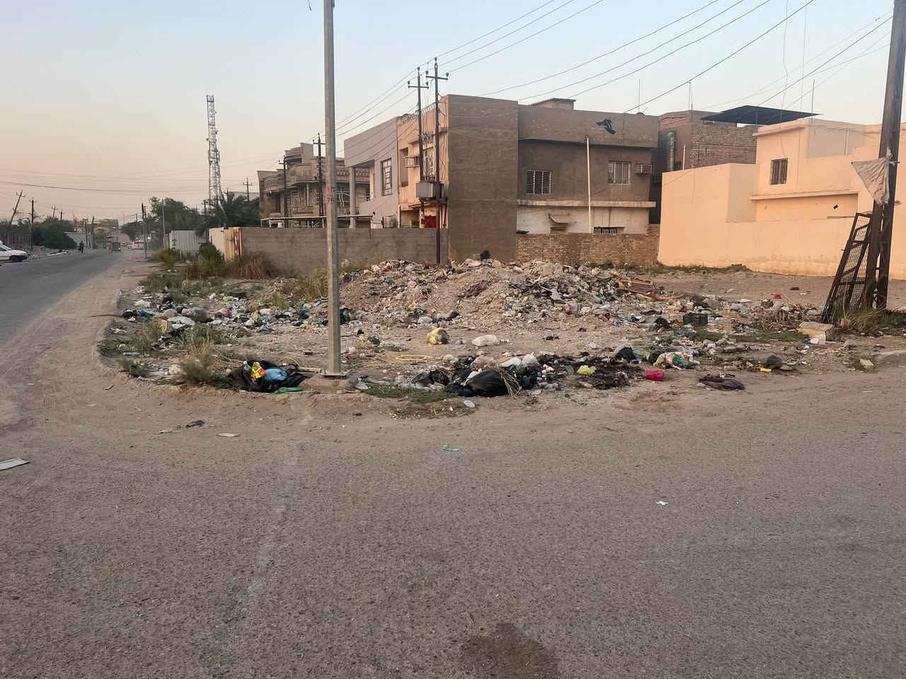 السلام عليكم قطعه ارض للبيع ١٥٠ م موقع تجاري ومقابيلهة تشجير بكدهة شارع الزوراء ع شارع للاستفسار اتصل ع هذا الرقم ***********
