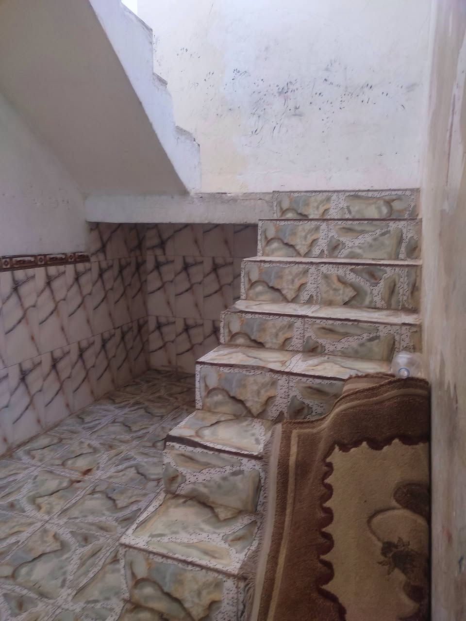 سلام عليكم بيت للبيع مقابيل النازحين 
استقبال وغرفه وصاله ومطبخ وصحيات 
م 150 انزال 20 سعر ب35وبي مجال 
‏‪***********‬‏

