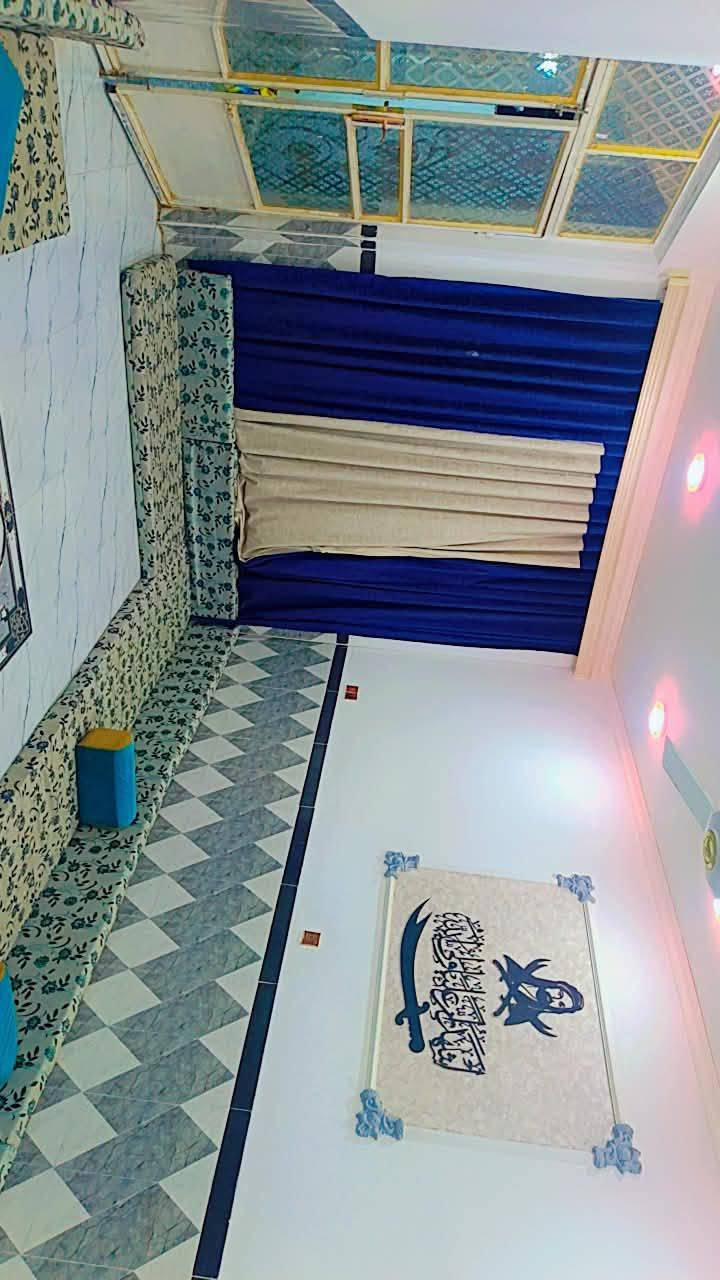 سلام عليكم الدار البيع المساحة 150م
موقع البيت حي العسكري قرب المدرسة  وقف الشيعي تبعد 30 متر
 البناه طابوك 
السقف صب كون كريت
 السعر البيت 90 مليون وبيه مجال 

المستقبل 4/6
 الغرفه نوم 4/5
صاله  4/6
المطبخ 3/4
يحتوي على صحيات 2  داخليه + خارجيه
يحتوي على ممرات 2
الاستفسار الاتصال على رقم ***********
