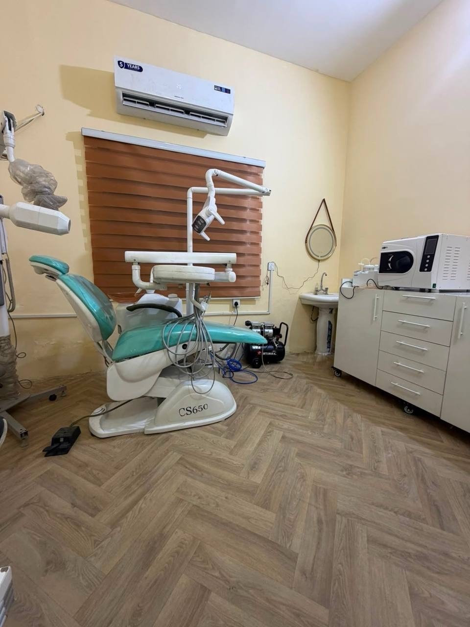 عيادة أسنان نظيفة جدا جديدة للبيع 
from a to z 
بغداد 
السعر ٦ ملايين ونص وبيها مجال

للتواصل

***********