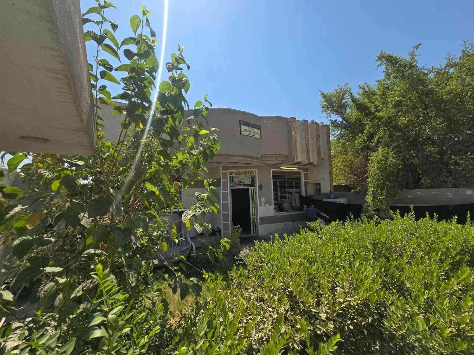 سلام عليكم
بيت للبيع المساحه٣٠٠متر حي فدك بديه حديقه المعلمين إستقبال ومطبخ  وثلات غرف نوم وخدمات بناء حديث  تأسيس انابيب غاز وسبالت كراج حديقه داخلية  سعر  ١٣٠ بي مجال قليل  مكتب صادق العقار ***********   ***********
