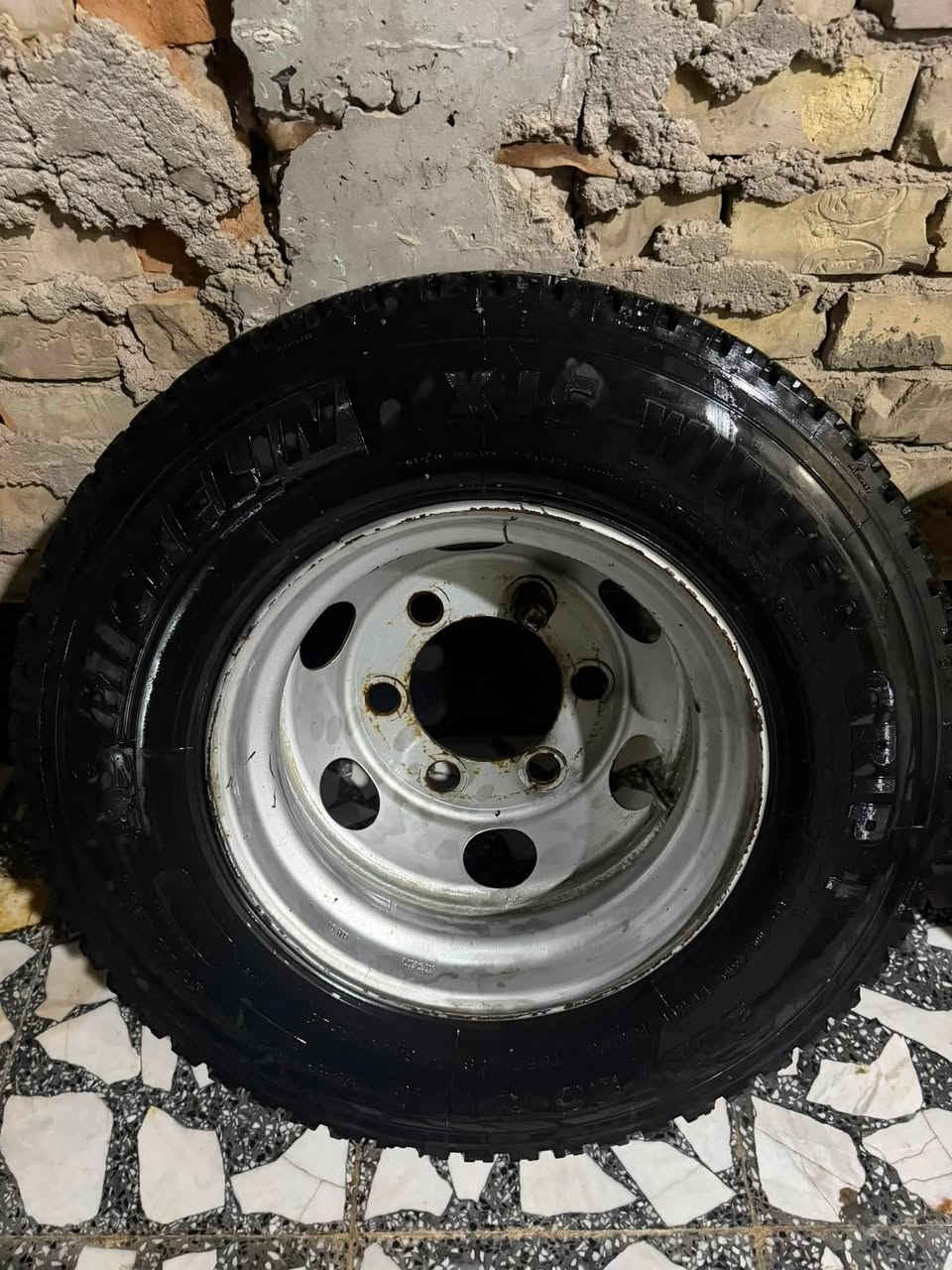 سلام عليكم
4تايرات زوج مشلن و زوج برجستون الحجم 17.5 عل 80 نضافة 100‎%‎90السعر خاص عنوان بغداد موجود فقط عل خط ***********
