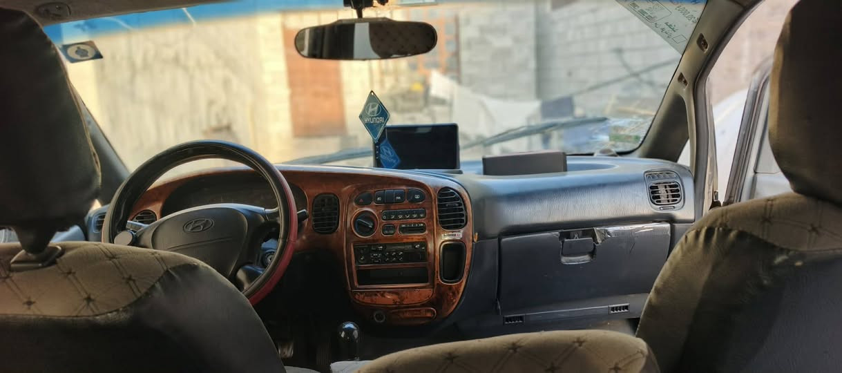 السلام وعليكم اعاده النشر بسبب الوعود الكاذبه 
ستاركس موديل 2000 رقم جديد حصه كاز يعوزها بس تفعيل صدر امامي وخلفي نص عمر طخم تايرات جدد مكينه بيها خيط تبخير السياره نضيفه وحلوه تجي تشوف بعينك  السعر 52وبيها مجال 
مكان السياره موصل الجانب الايسر 
***********
