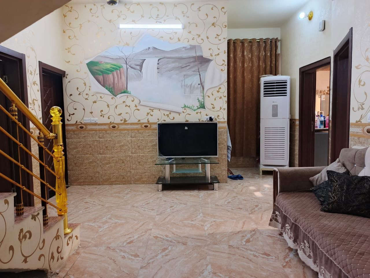 🏡 دار للبيع الديوم المربع الذهبي وبناء حديث!

• 📍المربع الذهبي (شارع 15 متر)
• المساحة: 200 متر مربع
• الأبعاد: واجهة 10 متر × نزال 20 متر
• سنة البناء: 2024 (بناء حديث – شغل درجه اولى)
• طابق واحد
🏠 تفاصيل الدار
• غرفتين نوم واسعتين
• استقبال: 
• الصالة: 
• المطبخ:
• صحيات متكاملة
• كراج سيارة واسع
📞 للاستفسار والتواصل:***********
