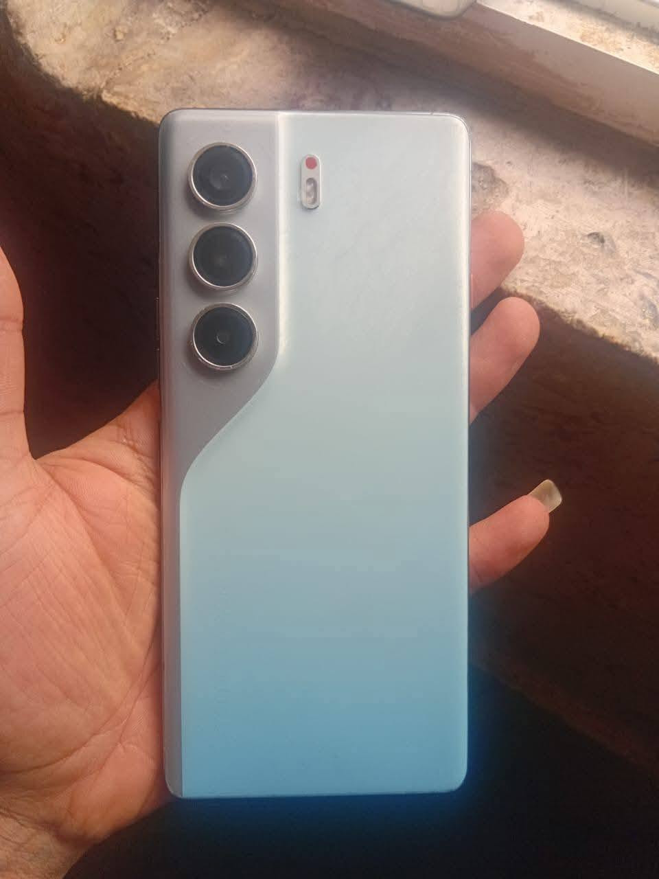 🔥 Tecno Camon 40 Pro 5G 🔥وحش الكامرات
💾 RAM 12GB + 12GB 

| 256GB
📱 شاشة AMOLED 6.78" — 144Hz
🧠 Dimensity 7300 Ultimate
📸 خلفية 50MP OIS + 8MP Ultra Wide
🤳 سيلفي 50MP AF
🔋 بطارية 5200mAh
⚡ شحن سريع 45W
🔊 ستيريو + Dolby Atmos
🤖 Android 16
✨ أداء قوي، شاشة سريعة وكاميرات ممتازة.
كفالة من كل شيء 
ملحقاته كارتون 
التلفون مامفتوح ولا مصلح انطي بي ضمان ومابي اي خلل فني فقط مشكلة زغيرة 
السعر330
الشراي اهلا وسهلا بي ، *********** واتساب ، 
العنوان النجف الاشرف

