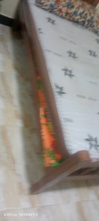 جربايه للبيع خشب  الطول 2مترين العرض 90 السعر 40الف متواجد خاص فقط