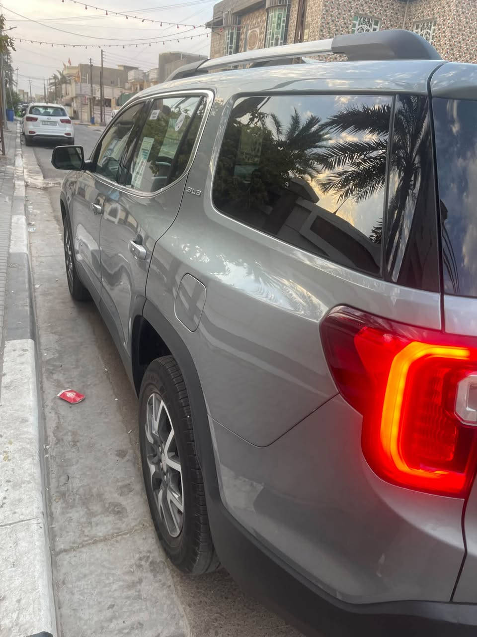 GMC اكاديا 2023 Sle
محرك 2000 تيربو 
وارد امريكي ضربتها الجاملغ الايمن بالطرف وشوي من الباب 
مواصفاتها نص فول
نقاط عمياء
رادار امامي
حساسات امامية خلفية
توقف ذاتي
صندوق كهرباء
تحديد مسار
تنبيه اصطدام 
تشغيل عن بعد
تدفئة كشنات
كشنات منفصل مخمل
كاميرا خلفية
كار بلي اوتو
اربع بصمات بالباب
ماشية 62000 كيلو
سيارة جديدة بمعنى الكلمة من كير ومكينة وتبريد وحدادية وتايرات
رقم اربيل سنوية جديدة

السعر 255 ورقة وبيها مجال للشراي الجاد 
رقم ***********
