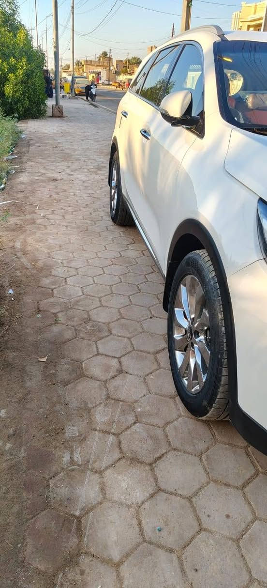 سلام عليكم
سورنتو 2019 خليجي رقم بغداد بسمي 
مكينه 6 سبعه راكب ثلاث قطع تبريد 
مكفوله من صبغ وتبديل بيه بس بجاملغ شي بسيط 
بصمه شاشه جي بي اس دواخل قرميدي حساسات نظام ترحيب جنطه كهرباء بردات خلفيه 
سعر 230 عنوان كوت الموفقيه 
***********
