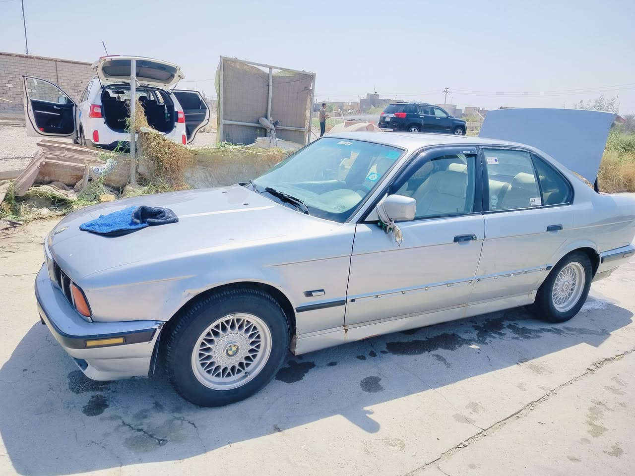 السلام عليكم
سياره bmw525

1/-مكينه مسكر عالشرط 

2/-كير اوتو كذالك عالشرط 

(شلعتها وترايها تخبل السياره) 

  3/-غرفه لون ابيض ملكي مثل ماوضح بالصور والفيديو

دبل شكمشه +فتحه سلايت طكتين جام كهربائي 

4/-حداديه السدر الاخير مضبوط عالاخر من عربانه وملحقاتها +#اكسل خفيف رون ناصي 

السدر الامامي75٪حلو. ونضيف بحيث سياره ناعمه بشارع 

عليها #تخم تاير جديد 

#نواقصها اجلكم الله ضربتلي جلب🦮 عالدولي وطيرت ربع من طرف الدعاميه الاماميه مثل ماوضح بالصوره مابدلتها بقت مثل ماهيه الضربه صار من جهة بطل الغاز مال التبريد ف طار غازها مافحصته نقص بس واشرات لو بطل كامل مادري 

كمبريسر شغال وفان تبريدها ماكلك مفول بس هنه تبريدهن معروف وترايش البيبان وكعن من الشمس لن ماعندي كراج الها وملتهي بالبنيان قيمتهن متجاوز 20الف

الضربه فقط كسرت طرف الدعاميها ومااثرت ابقية السياره 

#باسمي شخصيا سنويه جديده ورقم دولي جديد مداور ثاني يوم سياره 525اصل وفصل مو محور 
رقمي ***********
وبالعافيه عالياخذها مقدما 

السعر 55وبيها مجال والشراي يشلع عيوني وبخدمتكم انشاء الله انشالله مانسيت شي ماذكرته واسف عالاطاله بس حتى تكون على بينه من تقره 

رقمها26 صلاح الدين 

#العنوان محافظة الديوانية قضاء سومر منطقة البركات
