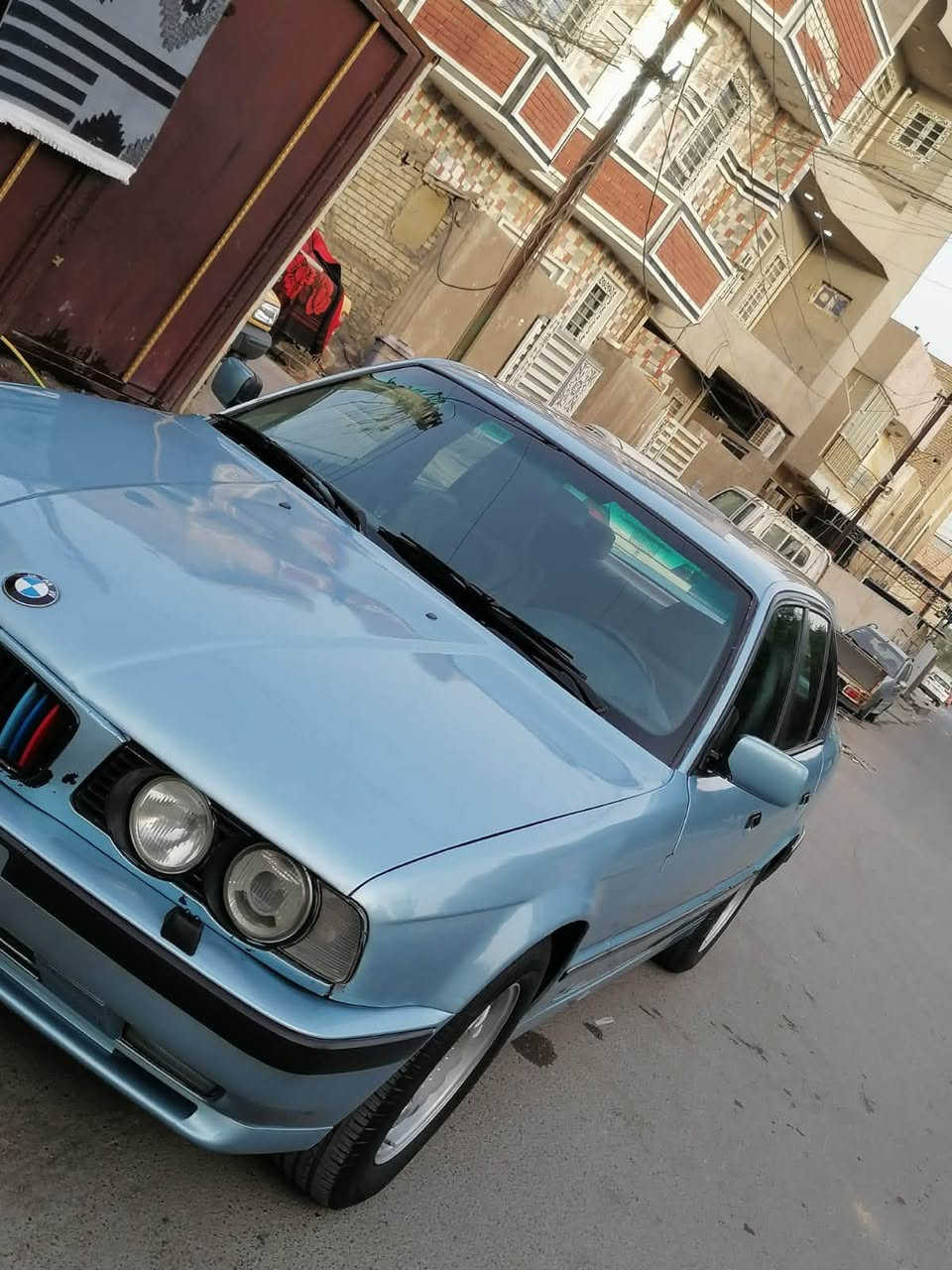 السلام عليكم بيم موديل ٩٠ حجم 525 مكينه مفتوح مكينه كير تبريدمكفولات صدر خلفي امامي كله جديد تخم تاير جديد مكفوله من ضربه لقويه لغد شاصي حوض صندوك تكم كله كفاله مصبوغه لجماليه سعر 58 مكان بغداد الدوره ***********
