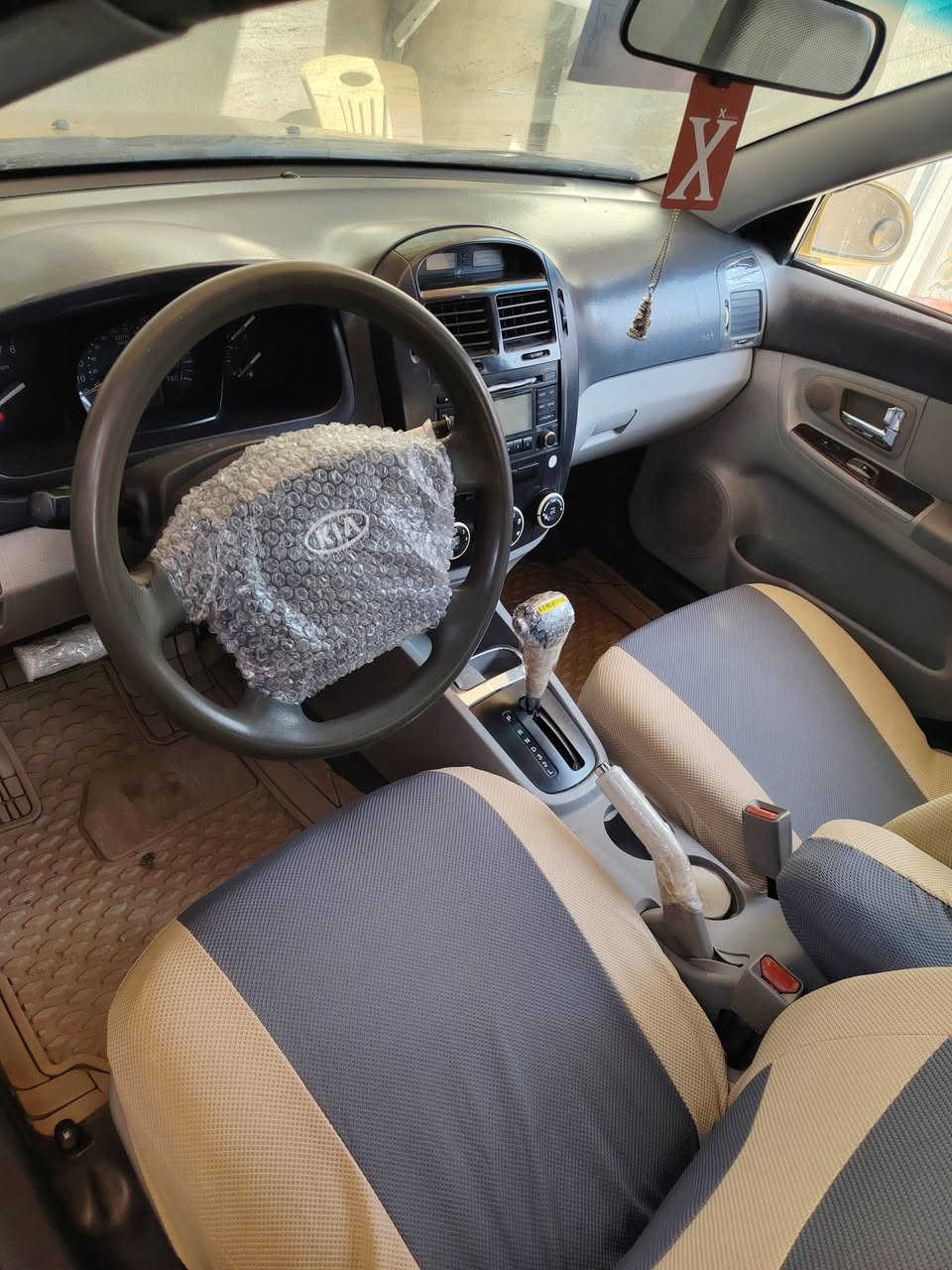 السلام عليكم عندي سبكتره موديل ٩ سيارة جديده مكينه كير شادهن قبل شهر جدد تبريد ثلج مكينه 2000رقم بابل ثاني يوم تحويل شرط مكان بابل بيها حادثها امريكا جاملغ أمامي نفسه مصلح السعر ٧٧وبيهامجال 
 وجاملغ اليسار مبدل أثر خياس ومبدل ليبل واحد سيارة كلها عايزه  مشط ستيرن فقط قابله للمراوس
رقم الهاتف بي واتساب /***********

