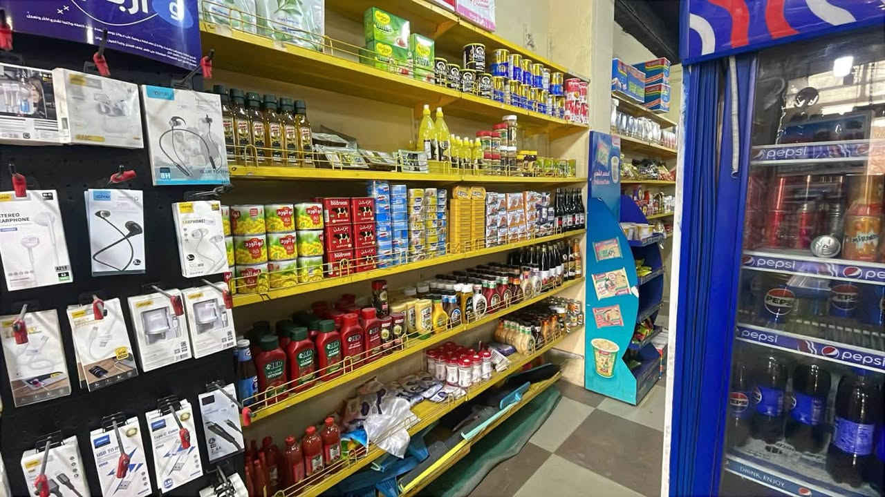 -----ماركت فيروز--------
موقعها بحي التعاون طريق الحج البري قرب فلكة النافورة مقابيل سنتر طربوش للملابس 

محتويات الماركت : 

يحتوي على سستم كامرات كامل 10 كامرات تغطي المحل من الداخل والخارج صورة وصوت 

سستم كاشير كامل بنظام المربع الذهبي ويحتوي على

 مسدس الكاشير 

طابعة باركود

 يوبي اس 

كيبورد وماوس

 

وموجود نظام اطفاء داخل الماركت من حساسات دخان وخرطوم ماي ومطفاء حريق عدد 2

عارضة البان بطحي عدد 1 كبيرة خاصة بلاسواق 

عارضة اجبان عمودية خاصة بلاسواق كبيرة بابين

عارضة مخبوزات عدد 1 خاصة بلاسواق

عارضة شركة ببسي بغداد عدد 1 

عارضة شركة كوكوكوله عدد 1 

عارضة عصاير خاصة بشركة كاله 

عارضة زاهي صغيرة قرب الباب للعروض 

عارضة بهارات لشركة بهارات كربلاء عدد 1 تحتوي على 8 رفوف 

عارضة خشب مكاين حلاقة 

عارضة حديد صغيرة  لمستلزمات معجون الاسنان والنظافة الشخصية 

عارضة حديد صغيرة لمستلزمات اعياد الميلاد والشموع 

مجمداد عدد 8 بطحي 

برادات  عدد 10عمودي 

مجمدة عداد 1بطحي شركة فستقة موطة كبيرة

سبلت تعليگ واحد طن عدد 1

سبلت تعليگ  2.5طن عدد 2 امبيرتر

عارضات عدد 2 لمنتجات شركة C4

عارضات عدد 2 لمنتجات شركة  O2

عارضة لشركة الاماني

عارضات حشب عدد 9 كل واحدة تحتوي على 5 رفوف

عارضات حديد عدد 14 كل واحدة تحتوي على 5رفوف 

عارضات حديد عدد 4 كل واحدة تحتوي على 6 رفوف 

عارضات لشركة ليز عدد 2 كبيرة تحتوي على 7 رفوف 

عارضة اندومي عدد 1 تحتوي على 5 رفوف  

مخزن متواجد داخل الاسواق مساحتة 5×5  المخزن 

مبردة كبيروة

عارضة جكاير خاصة بشركة ماليبورو تحتوي على انارة ومكان خزن خاص بلعارضة 

عارضة صغيرة لشركة جبس لوسي 

ايجار 600  الف

----مساحة الاسواق 120 متر----

سبب البيع عدم التفرغ

دخل اليومي من غير الرصيد 600

 للتواصل والاستفسار الاتصال على الارقام ادناه

-----***********-----
