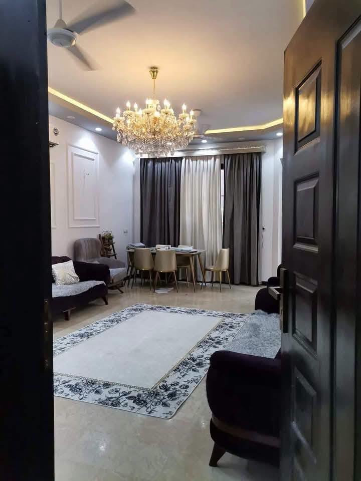 للبيع ٢٨٥ م حديث منطقة الاطباء 😊😊
.......
اعلان رقم ١٦٣
.......
دار ٢٨٥ م في منطقة الاطباء
واجهة ٩ ونص
نزال ٣٠ يحتوي على ٧ غرف نوم 
طابقين حديث فول بمواصفات جداََ راقية
قريب خدمي المطار
للاستفسار
آسيا ***********  واتس اب
أثير   ***********  واتس اب 
مكتب نيو هاوس للعقار
حي الجهاد الديوان مقابل الامانة قرب كوفي الديوان
#مكتب_نيوهاوس_للعقار
