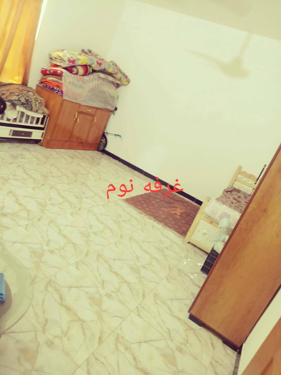 لبيع بيت كامل مساحه ١٥٦ متر طابو ملك صرف
يتكون من غرف عدد ٢ +صاله+ مطبخ+ استقبال+ صحيات داخليه وخارجية 
خدمات مجاري مي كهرباء تاسيس درجه اولى 
اليوسفية حي السكلات الشارع العام قرب مدرسه الشهيد ابو مهدي المهندس قريب المدارس والسوك والشارع العام 
الاتصال ***********
***********
