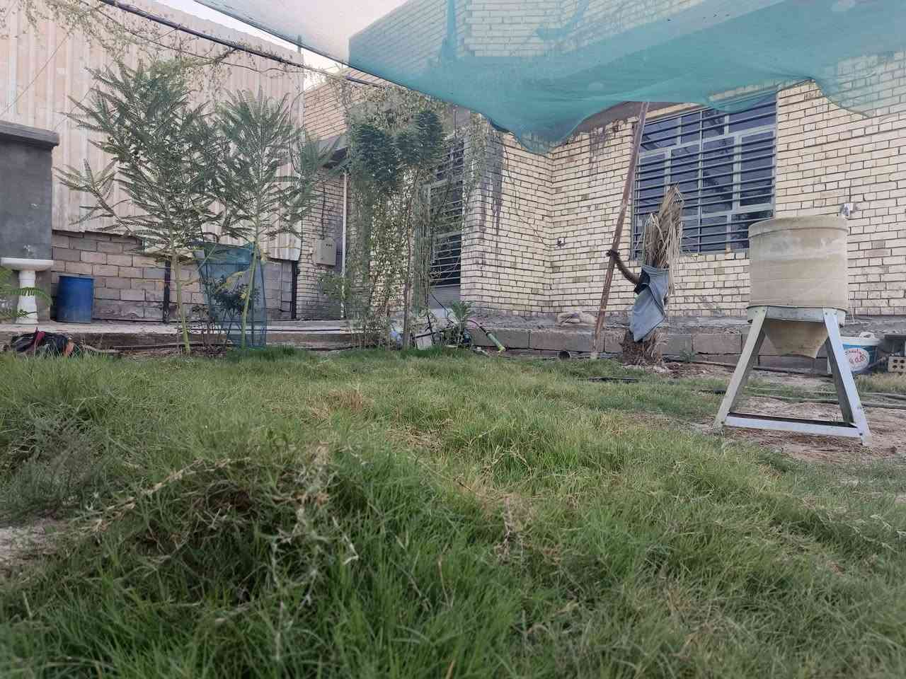 السلام عليكم
بيت مع نص دونم للبيع..الموقع تقاطع النهروان قرية السادة النعيم قريب على تكسيات الجسر الفرنسي 

مساحة البيت ٢٠٠ ومساحة المزرعة ١٢٠٠

متوفر ماء وكهرباء وسحب ونت مع ماء سقي دائم

يحتوي على ٣٠ فسيلة نخيل مختلفة

عرض الشارع ١٥ ويبعد عن الشارع العام الرئيسي ٨٠٠ متر

الأرض عقد ١١٧  وصاحب العقد ساكن في نفس الأرض
السعر ٩٠ 

اي استفسار واتساب

***********
