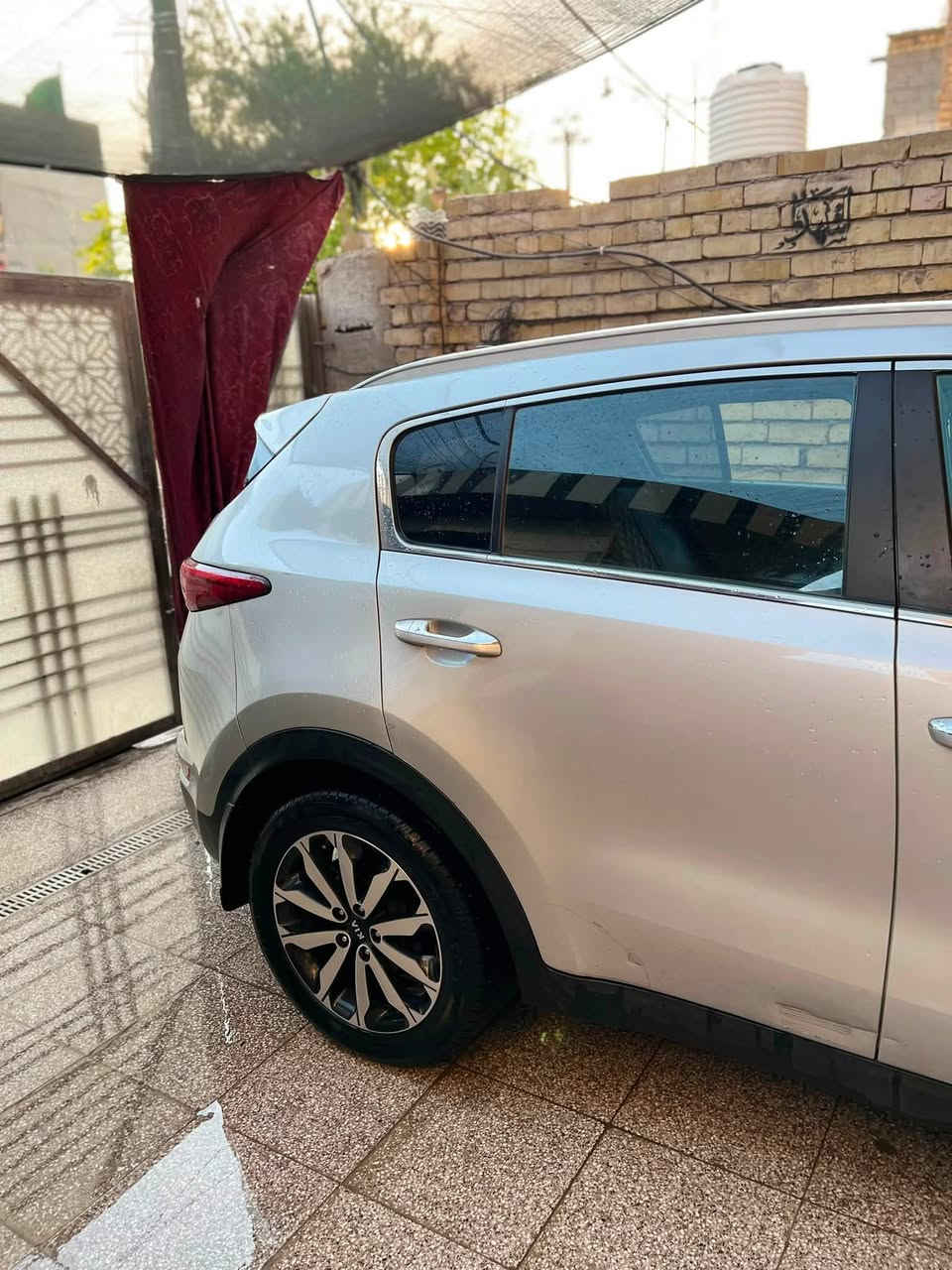 السلام عليكم
سبورتج مُديل 17

المواصفات :-
  
🛑بصمة تشغيل
🛑 بصمات ابواب
 🛑 كشن جلد 
 🛑 انارة ترحيب 
 🛑 مري اوتوماتيك حساس من تتقرب ع سياره تفتح
 🛑المري شفط 
 🛑أشاير بالمري 
 🛑لدات ترحيب 
 🛑حساسات اماميه وخلفيه
 🛑كاميره دواره
 🛑تبريد بيانو
 
 🛑موسيقى ترحيب ابواب وتشغيل
 🛑  
 🛑مانع انزلاق 
 🛑شاشة كبيرة 
 🛑 قطعتين تبريد
 🛑تحكمات جهتين
 🛑مود درايف ثلاث انظمه قياده نورمال وايكو وسبورت
 🛑بنرامه

 🛑 ومحرك 2400سي وان

🛑 الحادث :جاملق الأيمن وتبديل قبق جنطه

🛑ألون: سلفر 
مكاني بغداد مدينة الصدر 📍

السعر :💸 165 وبيهه مجال 

الرقم الهاتف: ***********
