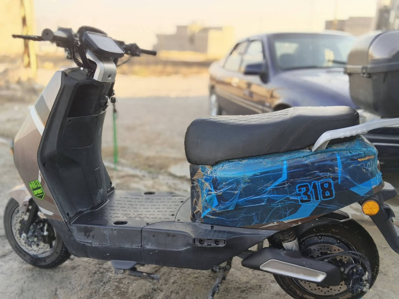 دراجه شحن 318 استخدام قليل جداً نضافه فول 4 بطاريات واكفه سعر 510 وبيها مجال رقم الهاتف ***********
