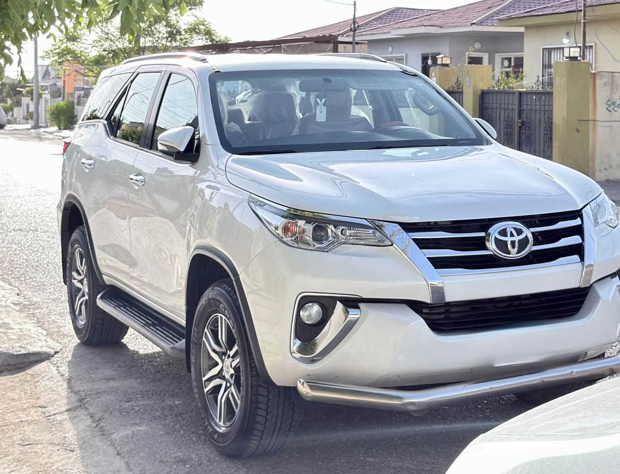 تويوتا فورجنر 2020 (SR5 4x4)
المحرك 4 سلندر (2700) / فور ويل 4x4
 الفئة: SR5
 التبريد 3 قطع 
 7 راكب
 اشاشة أبل كاربلاي (Apple CarPlay) / مرايا شفط
 الإضاءة LED 
 كير ومكينة مكفولات 
السعر: 280 ورقة
التواصل:( *********** )
