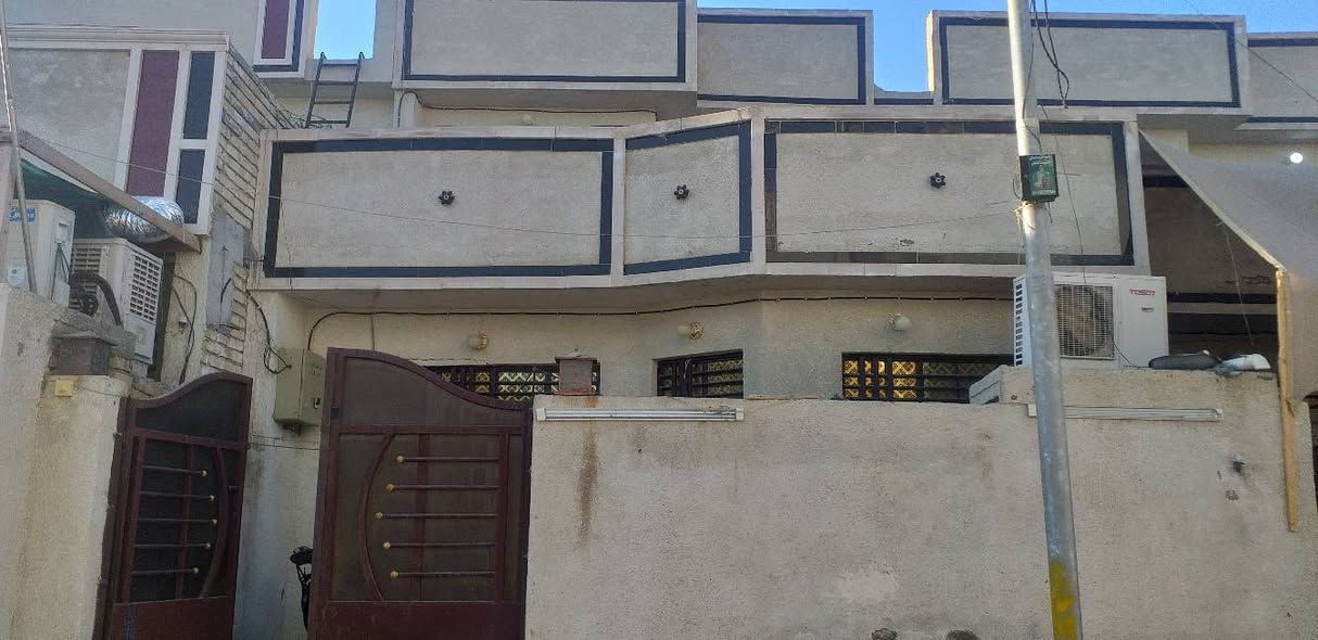 بيت للبيع زراعي طابو سند ٢٥ المساحة ٨٠ متر الواجهة ٨ متر النزال ١٠ متر الموقع بوب الشام بستان بشار قرب جامع السادة الطوال عرض الشارع عشرة متر معا مجاري خارجية يحتوي على الطابق الأرضي  طارمة + صحيات شرقية خارجية ماطور ماء مغسلة و الاستقبال اربعة او نص في خمسة اونص والمطبخ البارد ثلاث في ثلاث و حولي ودرج غرفة نوم اربعة اونص في ثلاثة ونص و حمام معا تواليت غربية مشترك و مطيخ حار معا ساحبة والطابق الثاني بيتونة وغرفة نوم اربعة اونص في ثلاثة اونص السطح الاول اشتايكر السطح الثاني اشتايكر معا خزان ماء عدد اثنين وماطور ماء من بعد الخزان يدفع للبيت كامل وكيزر وخط سحب وخط انترنت باقي التفاصيل السعر على الخاص او اتصال على الرقم *********** و بي واتساب
