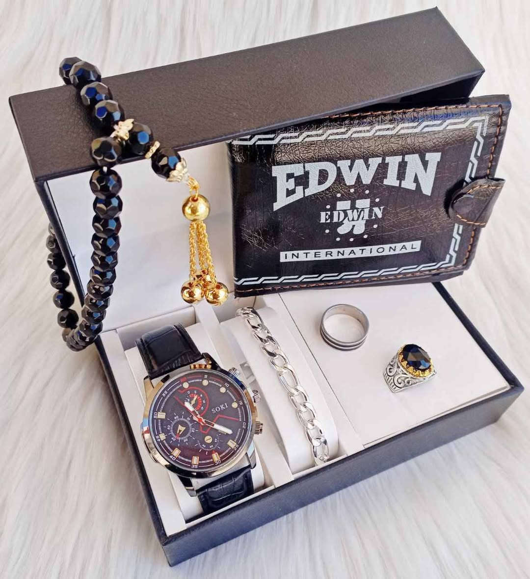 #عروض
#هدايا #عيد_الحب🔥👇

اجمل الهدايا رجاليه ونسائيه 🎁
ســعر السيت ب 10 الـف 😍
والتوصيل 5 لجميع المحافظات❤️‍🔥
للحجز والاستفسار مراسلة الصفحة 
اذا مو نفس الي بالصورة توصلك (لا تستلمها) 
ملاحظه: العلبه للعرض يجي السيت بعلبه هدايا حجم صغير ✨
واذا نفس العلبه سعر يختلف 💖 
للاتصال ***********
واتساب *********** بغداد, العراق
