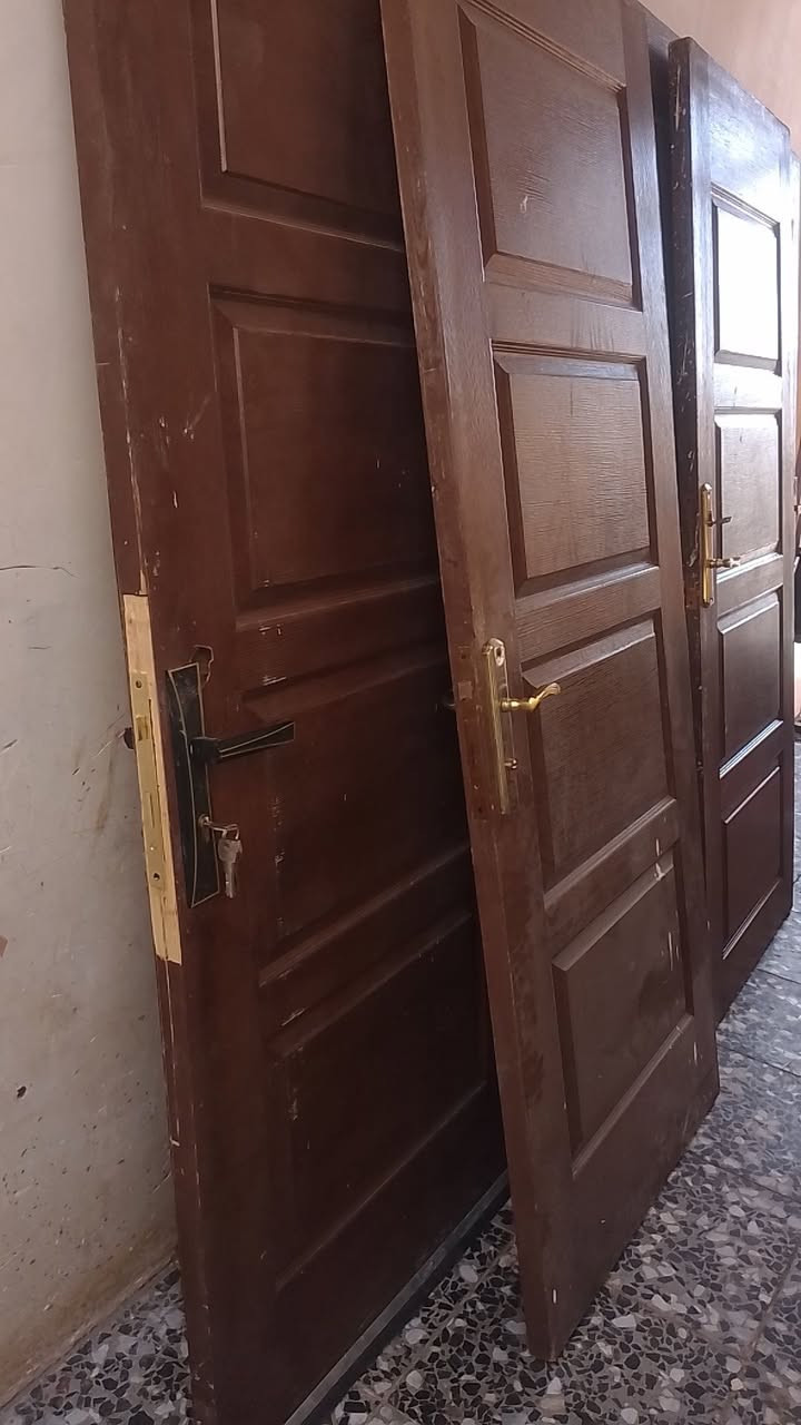 بيبان خشب للبيع 5 بيبان مع جرجوبتهن كاملات جدد الباب الواحد ب 30 الف وبي مجال للشراي ابيع شلع مكاني مدينةالصدر ***********
