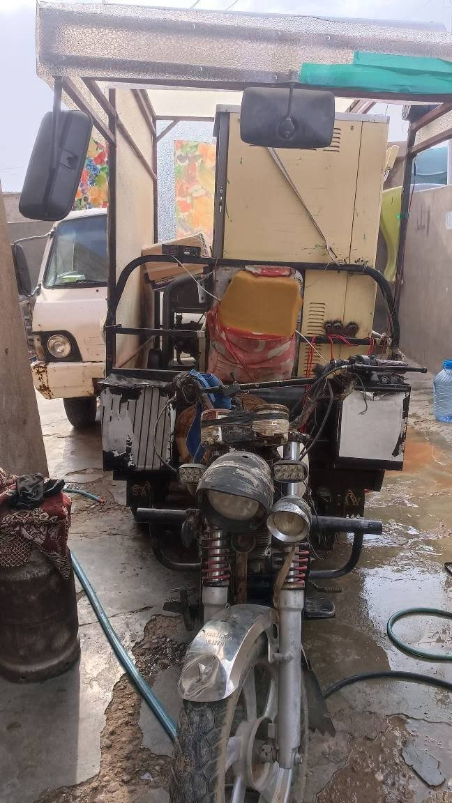 للبيع ستوتة ايس كريم جاهزة للشغل في كركوك
ستوتة مجهزة بالكامل للعمل، تحتوي على:
ماكينة ايس كريم جاهزة للعمل
مولدة كهرباء
سماعات وتجهيزات صوت
عربة مجهزة للبيع المتنقل
جاهزة تشتغل مباشرة
السعر: 1,700,000 دينار عراقي
الموقع: كركوك
للتواصل: *********** كركوك, العراق
