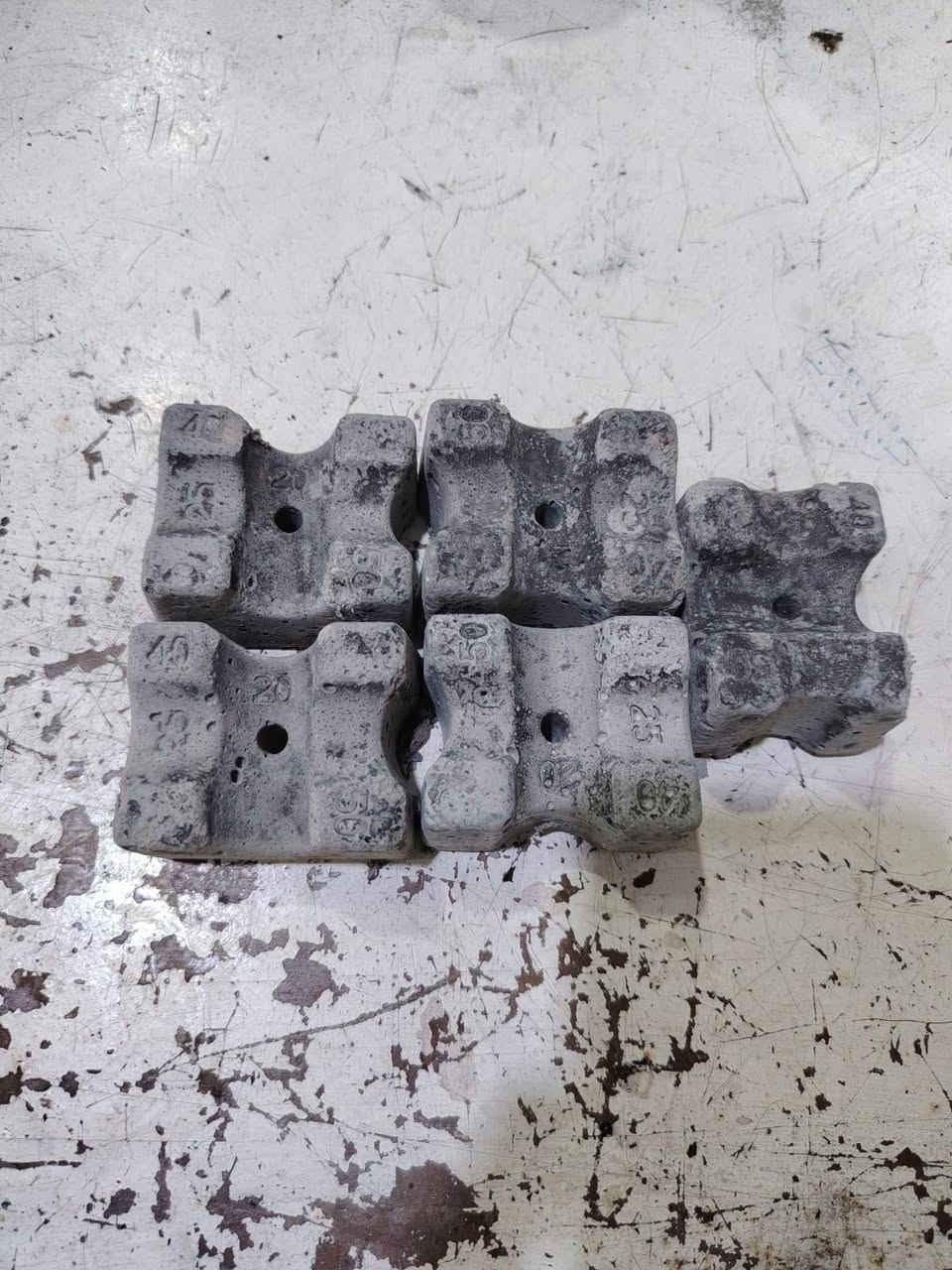 سبيسرات خرسانية • قوة تحمل عالية • قرب ساحة الغاز