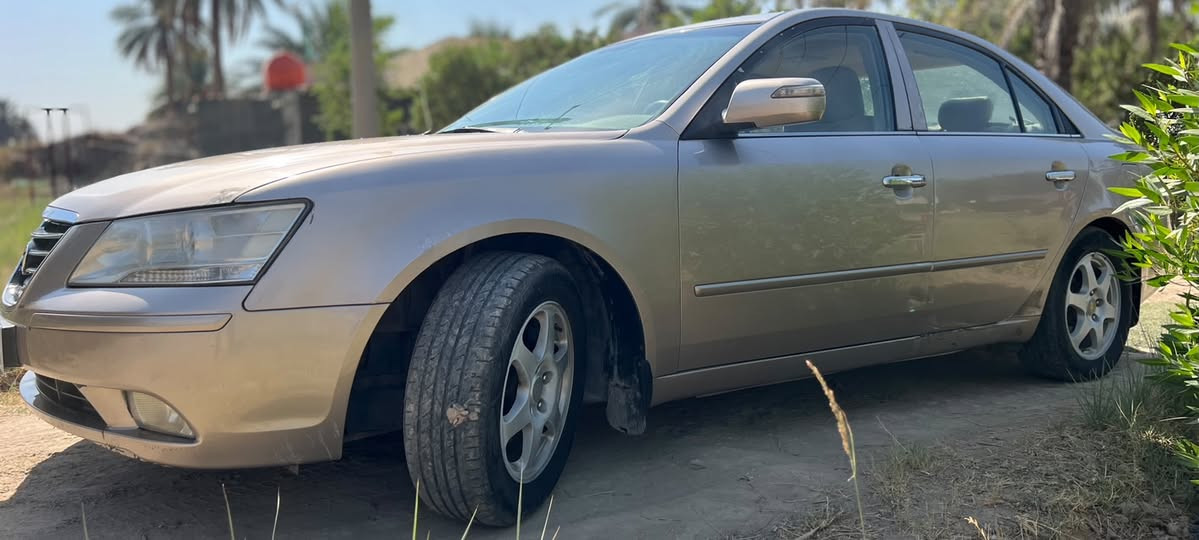 السلام عليكم  سوناتا 2006 امريكي
رقم بابل باسمي 

بيها 3 قطع صبغ  البنيد و جاملغين الأماميات 

حجم المحرك 2400 الدوش 

السياره جاهزه من كلشي مال جناي

السعر 95 وبيها مجال 

المكان بابل 

الهاتف ***********
