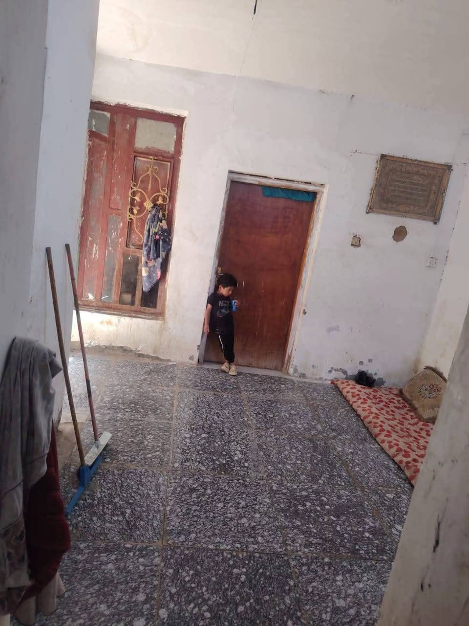 دار سكن طابو صرف
المساحة ١٣٠ متر
طابقين 😍
الواجه ٥ ونص متر 
البناء طابوق عكادة
استقبال
مطبخ
صالة
غرف نوم عدد ٢
حديقة
السعر ٤٦مليون وبي مجال قليل
الموقع الديوانية حي العسكري الثالث قرب مدرسة المسرة
للاستفسار أكثر مراجعة مكتبنا التوكل للعقار الكائن في حي العسكري شارع ٣٠ او الاتصال والمراسلة على الواتساب على الرقم ***********
وتساب ***********
@إشارة 
@
