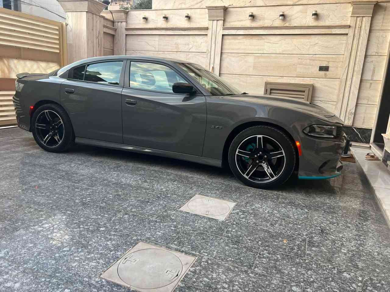 السلام عليكم
للبيع 
جارجر 2023 النداء الاخير R/T max 
خليجي وكالة هارلم 
فوول مواصفات واحد ع واحد 
مكفولة كفالة عامة السيارة زيرو ع ايدي ماخذها تجي تشوفها بعينك و تحكم 
فول فتحة تحكمات ستيرن كشنات كهربائية تدفىة تبريد كلشي جديد السياره بالنايلون 
ماشية 35 الف كيلو 
مكينة 5700   V8    السيارة ع حالة الوكالة 
مكاني لامين 
للاستفسار اكثر : رقم التلفون ***********
السعر :36  الف       و بي مجال

نص مكتوب في الصور:
- لنجف
