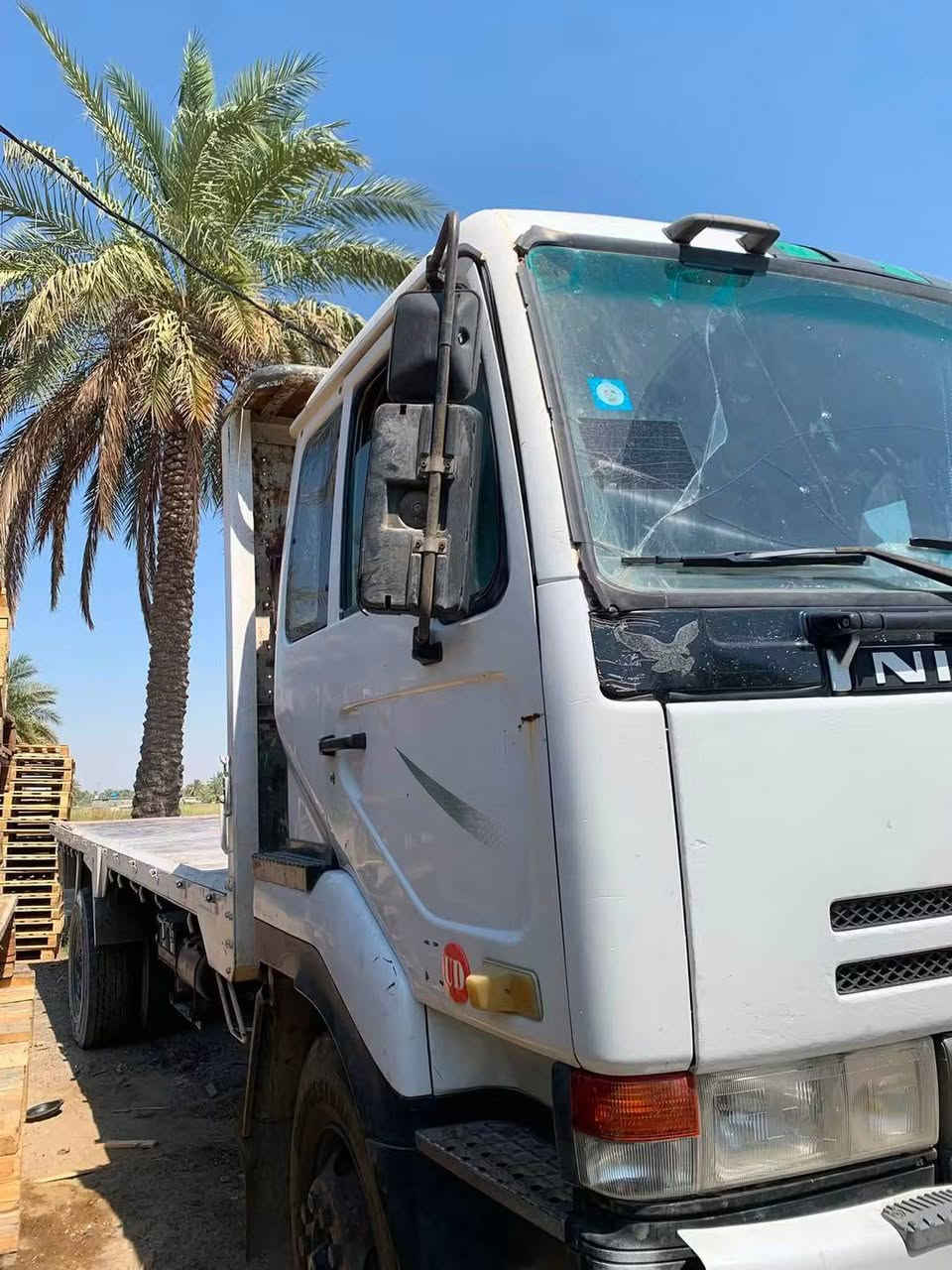 للبيع نيسان موديل 2002 رقم بغداد 4 طن كير مكينه شواصي مكفولات مكاني بغداد. سعر 135 $ وبيه مجال اي ستفسار    ***********
