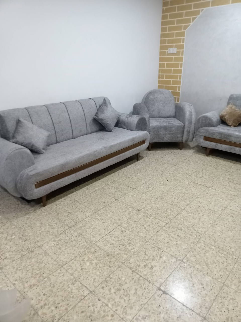 تخم ١٠ مقعد الفخر نوع باندى كوالتي عالي ع شرط حطاطه شغل ثكيل جديد يم نجار اللبيع شراي يصل على رقم ***********
