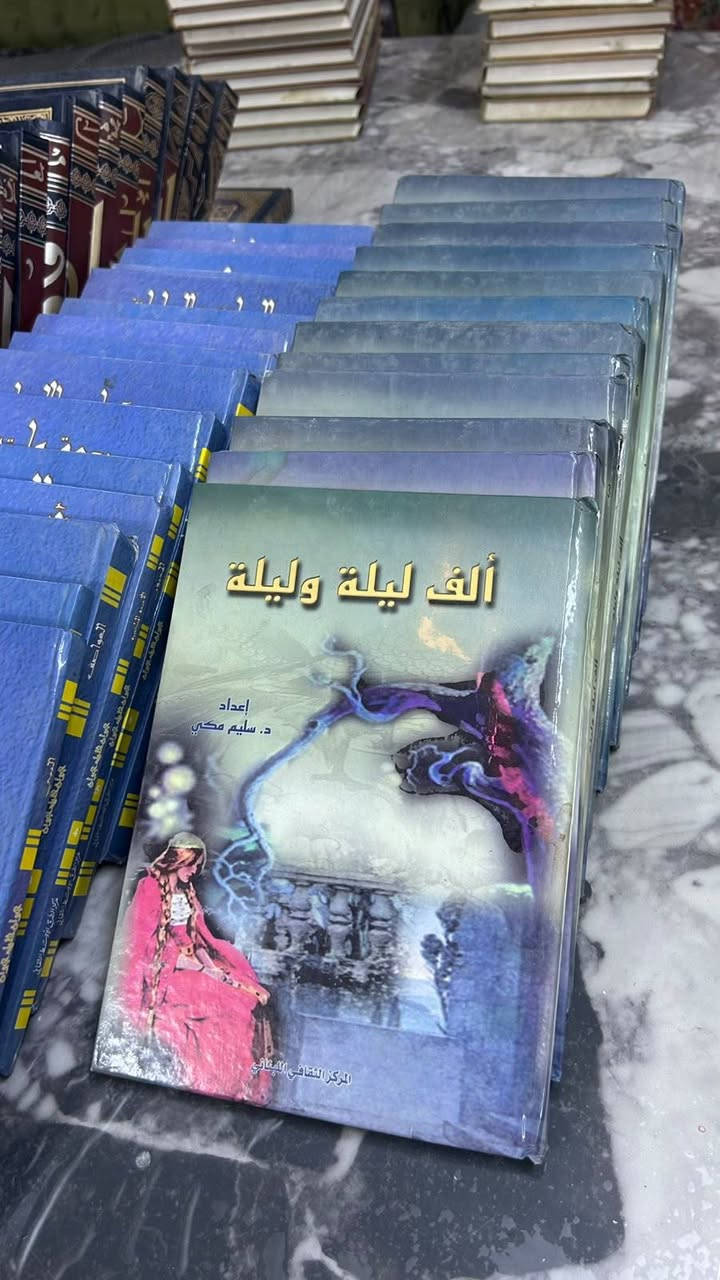 كنتور • سرير • مجموعة كتب