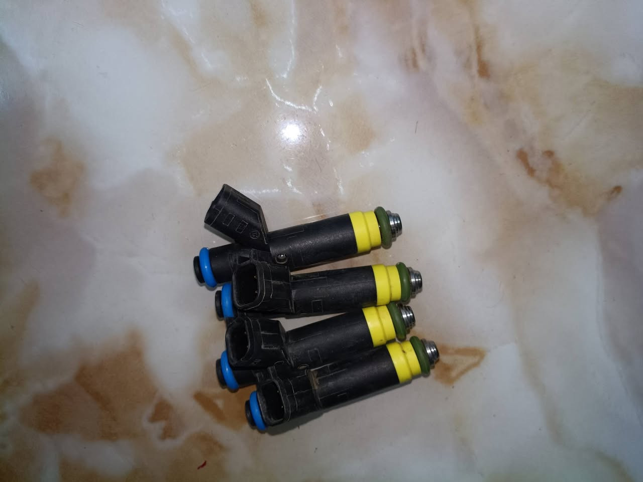 نوزلات عدد اربعه غير مستخدم جدد اصليات شركه سعر النوزل الواحد 25 الي يريدهم يراسلني على رقم الواتساب ***********
