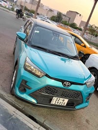 ورحمة تويوتا رايز 2023  سياره بدون حادث بدون صبغ  سياره بيها حالًوب ال...