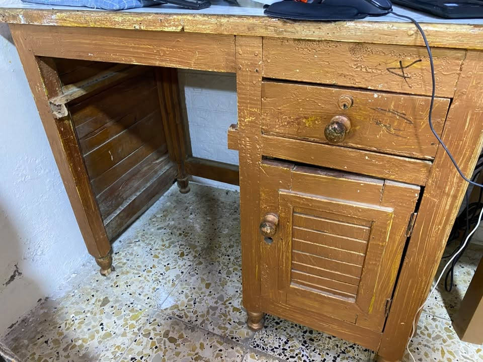 السلام عليكم لدينا غراض للبيع التانكيات (الاحمر مستخدم منزلي)(والابيض غير مستخدم جديد اصلي ) للتواصل والاستفسار ***********
