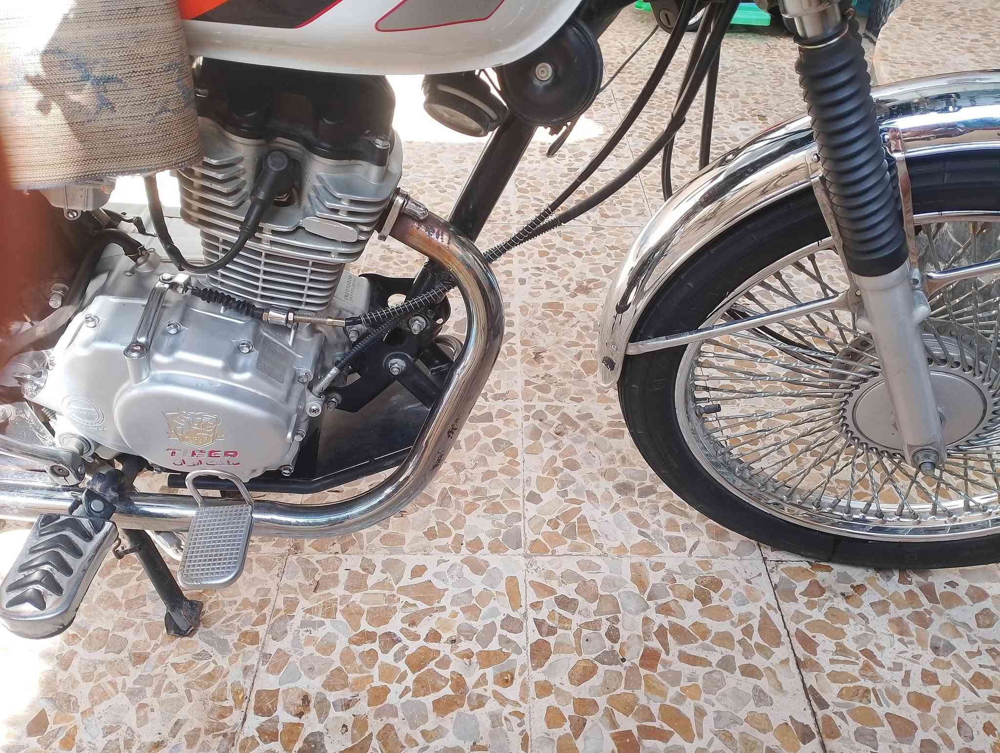 دراجه للبيع مرقمه موديل 2020 المكينه شرطه ما مفتوحه نضافه ميه على ميه تايكر سعر 1800
